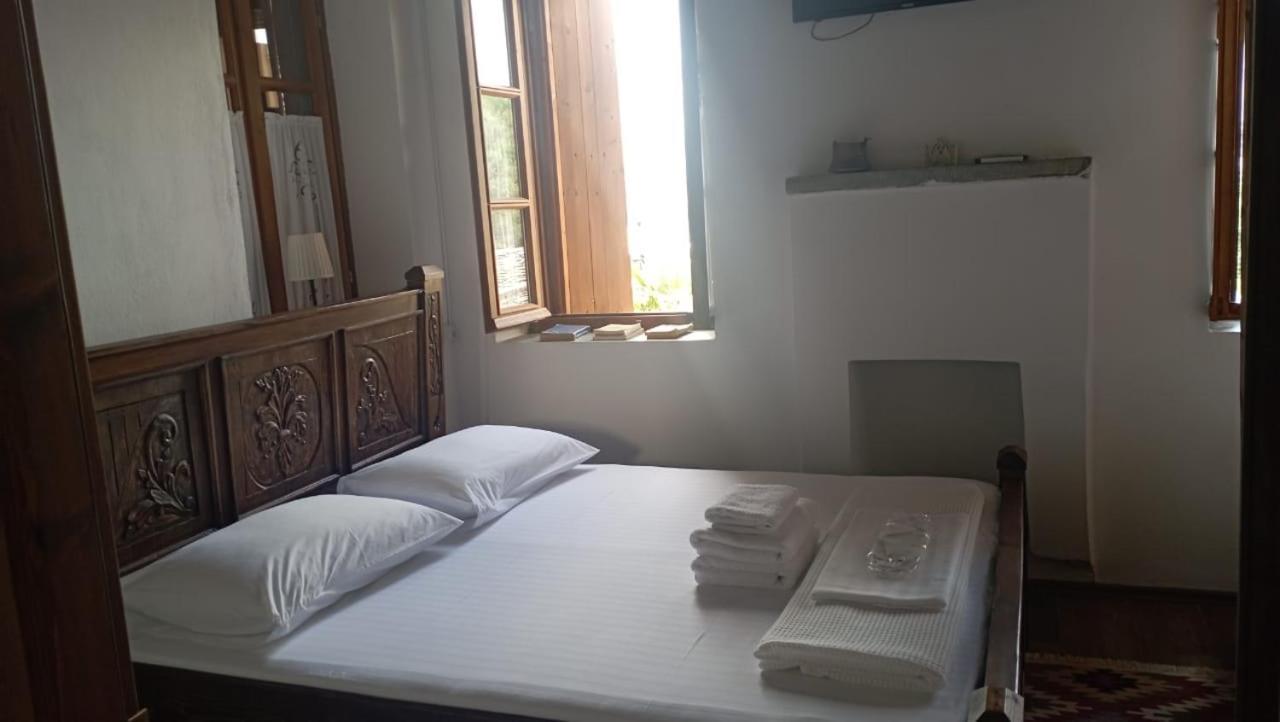 Silver Hill Guesthouse Gjirokaster Phòng bức ảnh