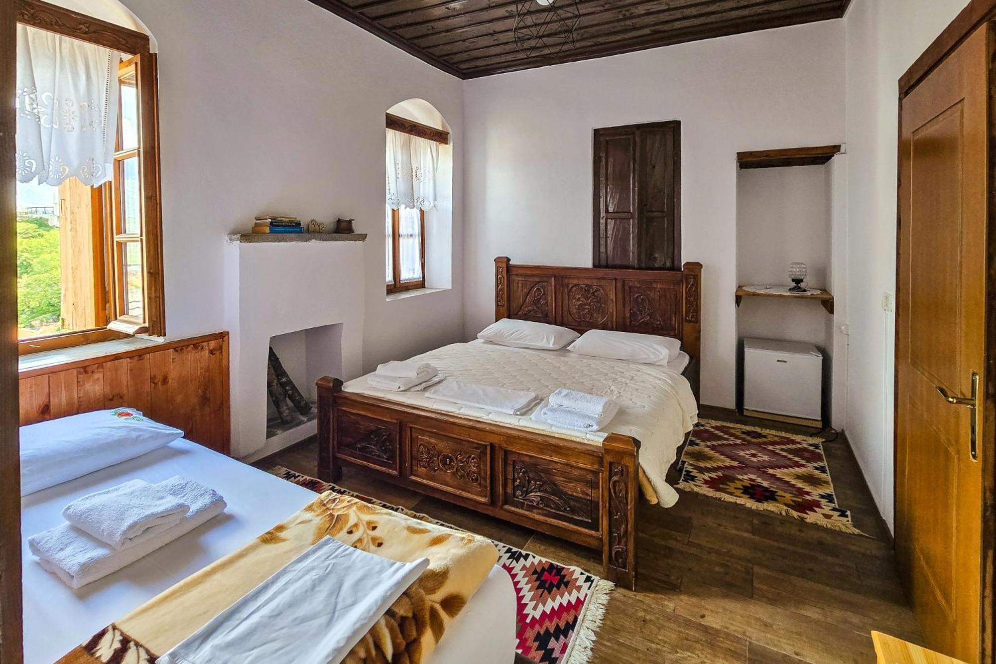 Silver Hill Guesthouse Gjirokaster Phòng bức ảnh