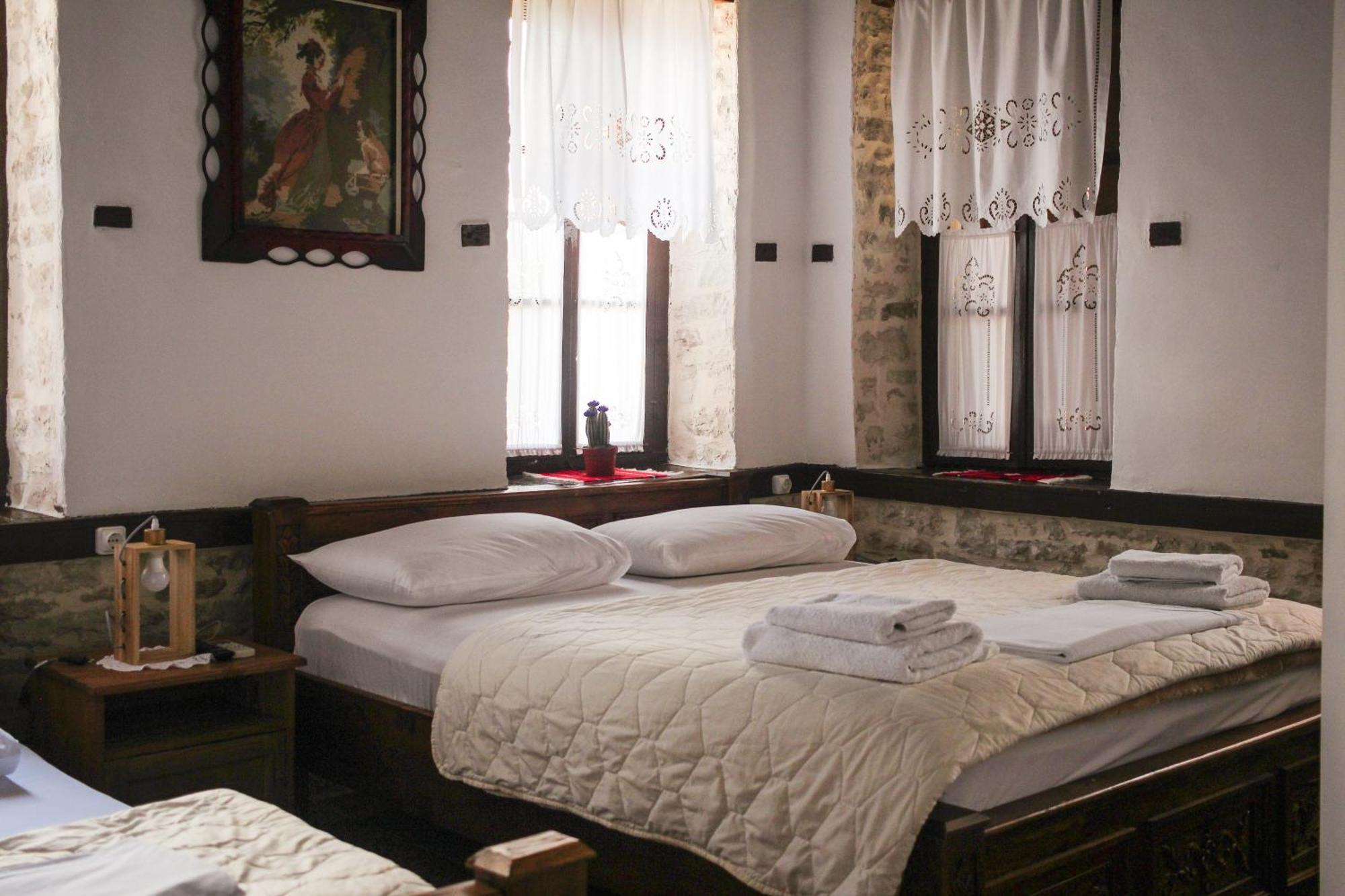 Silver Hill Guesthouse Gjirokaster Ngoại thất bức ảnh